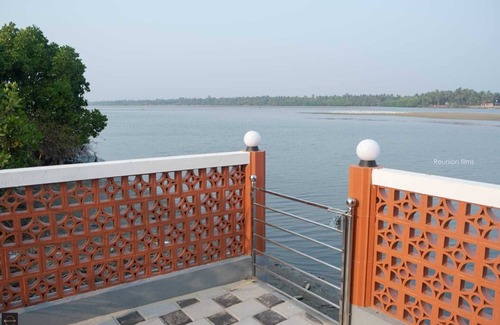 Udupi Cabaña | Reunion Ocean Tides- Room111 - Beach Cottages