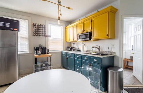 West End - West Side Apartamento | Revamped 3BR Apt with Easy Check-In Family-Friendly