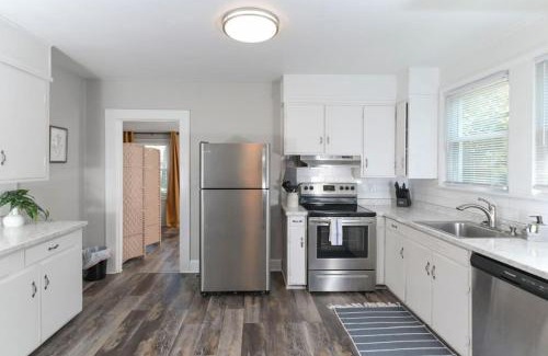 Forest Acres Casa | Revamped 3BR Oasis - Forest Dr