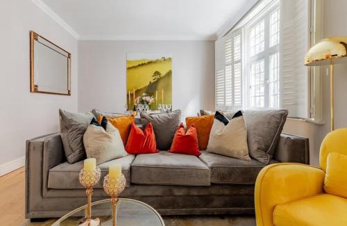 Soho Apartamento | Revamped & LuxXe for Covent Garden Lovers! Adorable City Home for Families & Friends