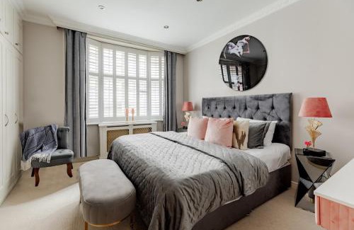 Soho Apartamento | Revamped & LuxXe for Covent Garden Lovers! Adorable City Home for Families & Friends