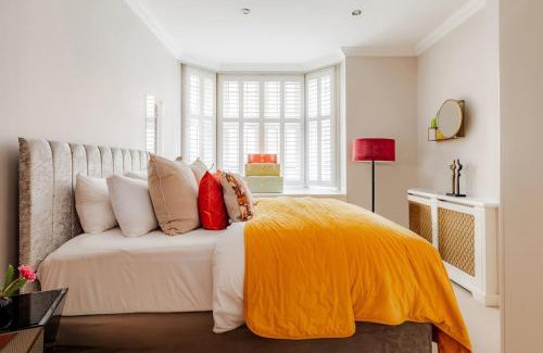 Soho Apartamento | Revamped & LuxXe for Covent Garden Lovers! Adorable City Home for Families & Friends