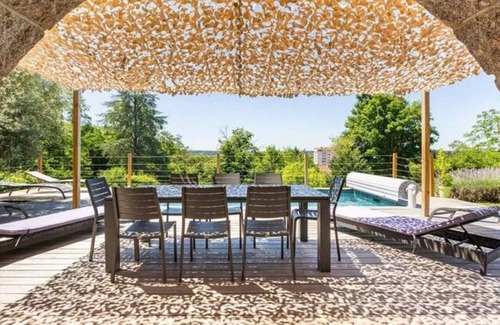 Vichy Cabaña | **Casa con piscina privada en Vichy: jardín, terraza, y confort moderno**