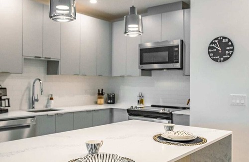 Revelstoke Condominio | Revelstoke Alpine Retreat - RARE One-Bedroom Condo