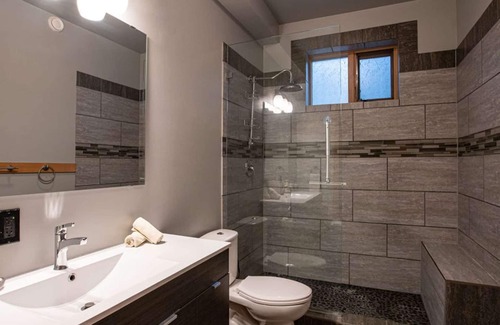 Revelstoke Casa | Begbie Snug: Chalet de montaña exclusivo, tranquilo y privado