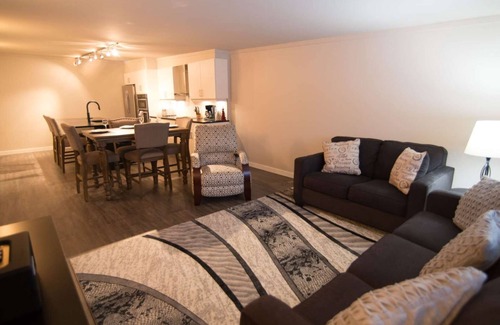 Revelstoke Apartamento | Suite Clipperton: Diseñada a medida con acabados de lujo de alta gama en todo