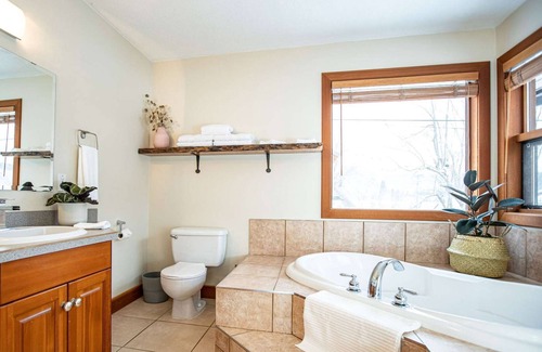Revelstoke Casa | Mackenzie House - Luxury, Downtown House