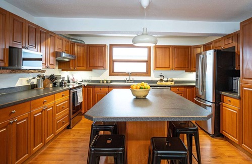 Revelstoke Casa | Mackenzie House - Luxury, Downtown House