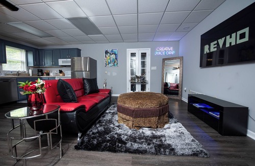 Clarkdale Villa | REVHO House: Atlanta’s 7.5-Acre Luxury Clubhouse - Sleeps 11