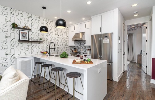 Katie Hill Neighborhood Cabaña | Revival-rooftop Deck/hot Tub- Mins to Broadway