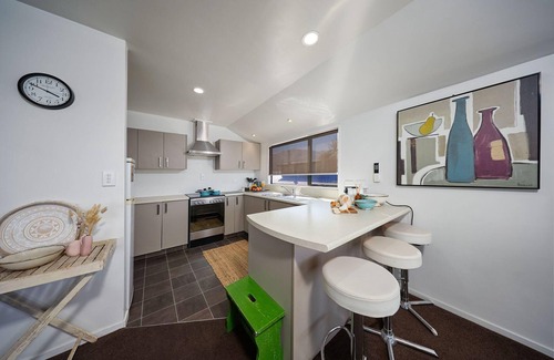 Kaikoura Casa | Revive House - Great for Family and Friend gatherings