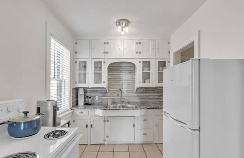 Mesta Park Apartamento | Revive in Apartment Number 5!