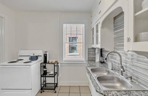 Mesta Park Apartamento | Revive in Apartment Number 5!