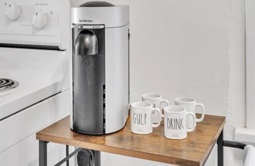 Mesta Park Apartamento | Revive in Apartment Number 5!