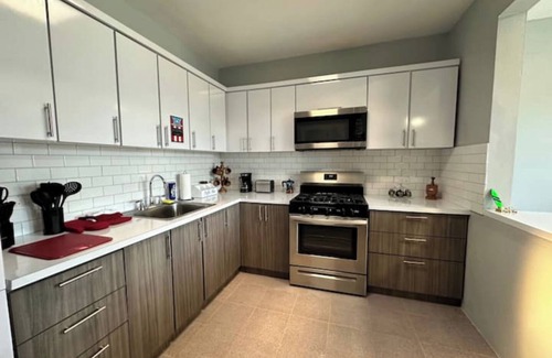 Borinquen Apartamento | Revolutionary Escape! 3-BD Lolita Lebron Suite w/Balcony, 4 mins from Crash Boat