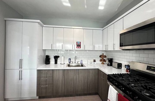 Borinquen Apartamento | Revolutionary Escape! 3-BD Lolita Lebron Suite w/Balcony, 4 mins from Crash Boat