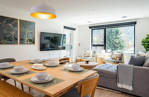 Revelstoke Casa | Revy Bliss - Dazzling Condo in the Mountains