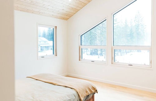 Revelstoke Casa | Revy Powder Paradise Sauna / Cold plunge/bike storage (garage)