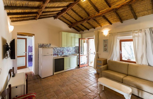 Baja Sardinia Casa | REY HOUSE AL MARE PANORAMA RESPIRANDO WI-FI, ESTACIONANDO EN UN OASIS DE PAZ