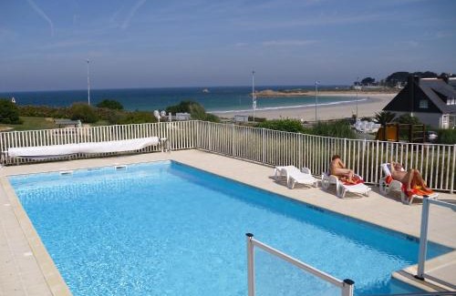 Trevou-Treguignec Apartamento | Rez de jardin 5 pers avec piscine, vue directe sur la plage à 40 m