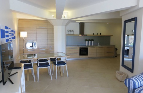 Serra-di-Ferro Apartamento | Villa en planta baja de 4 a 6 personas con acceso a la piscina con vistas al mar Córcega del Sur