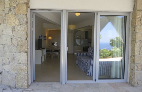 Serra-di-Ferro Apartamento | Villa en planta baja de 4 a 6 personas con acceso a la piscina con vistas al mar Córcega del Sur