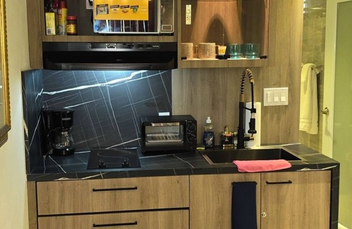 Isla Verde Apartamento | RH Los angeles APT/#4/ elegant suit 2do floor airport front