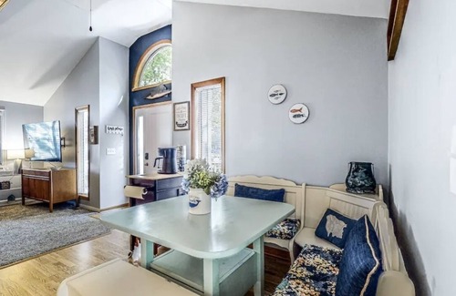 Ocean Pines Casa | Rhapsody in Blue Beach Cottage in Ocean Pines OC MD w/ Beach Club Parking Pass