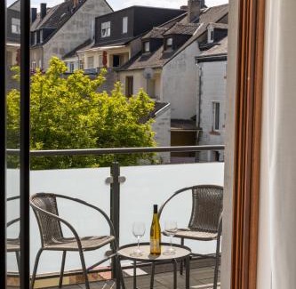 Lahnstein Apartamento | Rhein-Lahn Living - Modernes Design - Kontaktloser Zugang - Zentrale Lage nahe Rhein und Martinsburg - Apartments mit Küche & Wohnzimmer