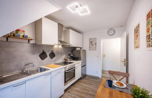 Urbar Apartamento | Rhein-View-Oase für große Gruppen - Parkplätze