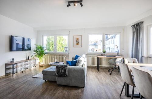 Urbar Apartamento | Rhein-View-Oase für große Gruppen - Parkplätze