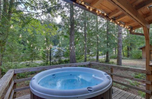 Mount Hood Village Casa | Rhododendron Family Cabin Hot Tub and Deck!