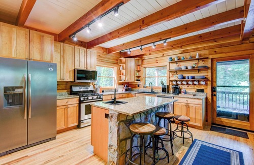 Blowing Rock Casa | Rhododendron Rendezvous - Incredible home in Blowing Rock with fire pit, hot tub, total privacy!
