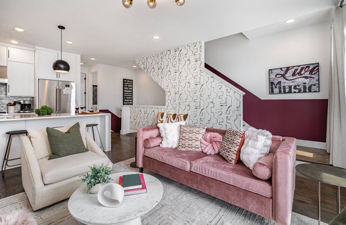 Katie Hill Neighborhood Casa | Rhythm Row - Rooftop Hot Tubs - Mins to Broadway
