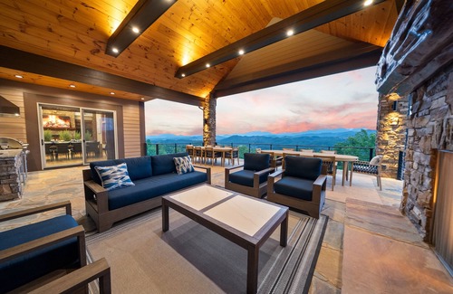 Gatlinburg - Pigeon Forge Casa | Rhythm & Views | 15,000 Sq Ft Luxury Estate w/Karaoke Studio, Swim Spa, Theater & Epic Views