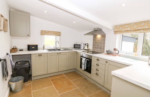 Ty Croes Cabaña | RHYTTY BACH, pet friendly, character holiday cottage in Rhosneigr
