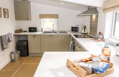 Ty Croes Cabaña | RHYTTY BACH, pet friendly, character holiday cottage in Rhosneigr
