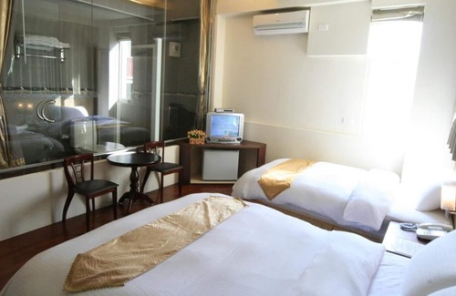 Yuchi Hotel | Ri Yue Hu Pan Hotel