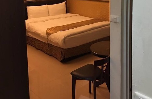 Yuchi Hotel | Ri Yue Hu Pan Hotel