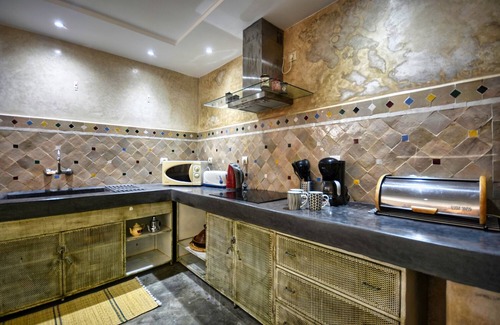 Tamrhakht Villa | Riad-Romántico-Mazia-Piscine-Baño para personas con movilidad reducida-Vista ...