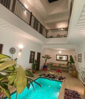 Douar Sidi Youssef Ben Ali Cama Y Desayuno | Riad dei colori