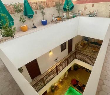 Douar Sidi Youssef Ben Ali Cama Y Desayuno | Riad dei colori
