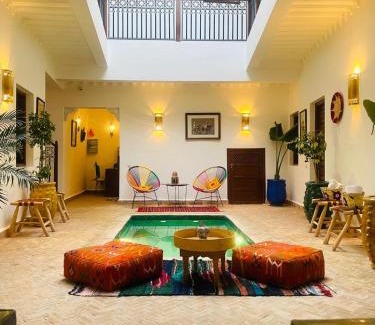 Douar Sidi Youssef Ben Ali Cama Y Desayuno | Riad dei colori