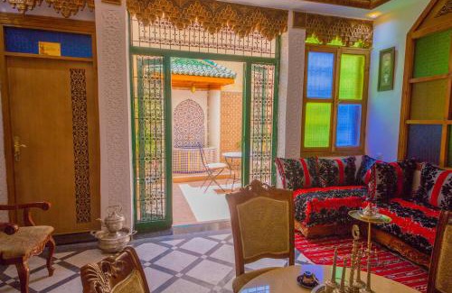 Layoun Casa | Riad Mahrez