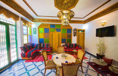 Layoun Casa | Riad Mahrez