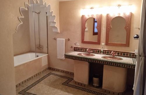 R'habet Zbib Casa | Riad Meyssane Fès