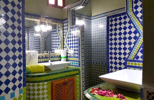R'habet Zbib Casa | Riad Soleil D’Or se encuentra en el centro de la medina de Fez.
