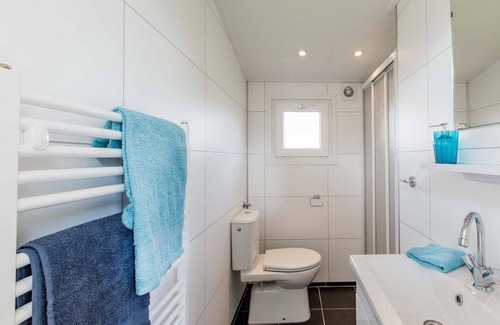 Beekbergen-Zuid Chalet De Esquí | ✓ Rialto at Recreatiepark Beekbergen ✓ Holiday home for 6 persons ✓ Located in Beekbergen (Gelderland) ✓ Holiday park on the Veluwe ✓ Book directly through the park