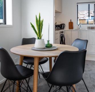 Upper Riccarton Apartamento | Riccarton 2 bed 1 bath w/garage
