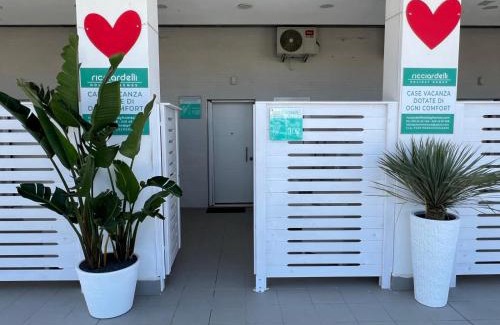 Chiesiola Casa | RICCIARDELLI HOLIDAY HOMES in paese di fronte al Mare